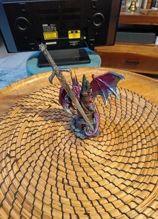 Dragon violet avec Épée médiéval fantastique, brand: BrandEbros Gift, condition: Very good, €8.00, €9.10 includes Buyer Protection