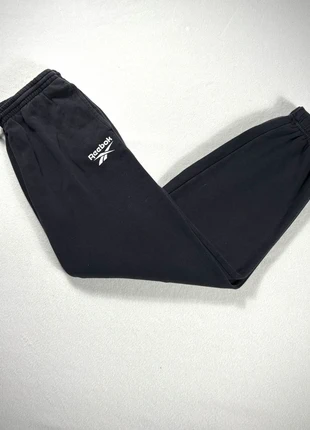 Jogging Reebok noir logo blanc – Taille S, marke: Reebok, zustand: Sehr gut, größe: S, 9,70 €, 10,89 € beinhaltet Vinted-Käuferschutz Pro