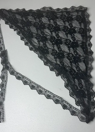 Bandeau noir en dentelle fleurie, marque: CHROME, état: Très bon état, 12,00 €, 13,30 € Protection acheteurs incluse