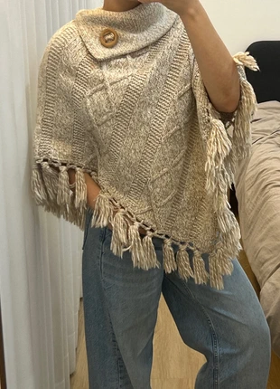 Vintage beige knit wool poncho with fringe trim and wooden buckle, marca: Vintage Dressing, estado: Muito bom, tamanho: Tamanho único, €18.00, €19.60 inclui Proteção do Comprador