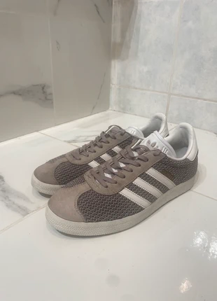Basket Adidas Gazelle Gris/Rose pâle - T. 39 1/3, marque: adidas, état: Bon état, taille: 39, 15,00 €, 16,45 € Protection acheteurs incluse