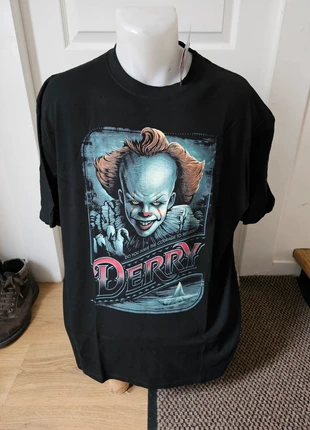 T-shirt manches courtes Warner Bros "IT" - Welcome to Derry, merk: it, staat: Nieuw met prijskaartje, maat: XL, € 8,00, € 9,10 inclusief Kopersbescherming