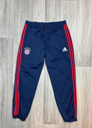 Adidas x FC Bayern München Trainingshose Navy – Größe L – 3-Streifen Style, merk: adidas, staat: Heel goed, maat: L, € 20,00, € 21,70 inclusief Kopersbescherming