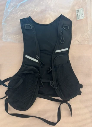 Hardloopvest, merk: Shein, staat: Nieuw met prijskaartje, € 8,00, € 9,10 inclusief Kopersbescherming