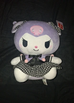 Peluche kuromi, marke: Sanrio, zustand: Neu, mit Etikett, größe: Frühchen, bis 44, 20,00 €, 21,70 € inklusive Vinted-Käuferschutz