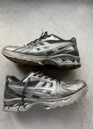 Asics gel kayano 14 noir, marque: Asics, état: Très bon état, taille: 42,5, 85,00 €, 89,95 € Protection acheteurs incluse