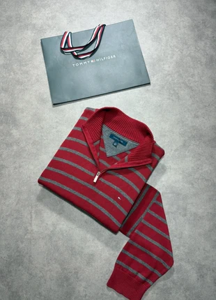 Pull Half Zip | 1/4 zip col camionneur Tommy Hilfiger Rouge à rayures - 100% coton - Taille XL, marke: Tommy Hilfiger, zustand: Sehr gut, größe: XL, 29,99 €, 32,19 € beinhaltet Vinted-Käuferschutz Pro