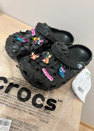 Crocs géométrique noir taille 38 / 39 neuf avec breloque stitch, marque: Crocs, état: Très bon état, taille: 38, 25,00 €, 26,95 € Protection acheteurs incluse