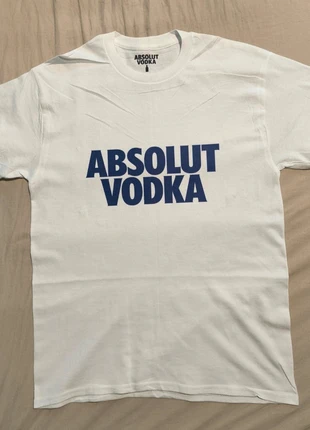 T-shirt blanc Absolut Vodka, marke: Absolut vodka, zustand: Neu, größe: M, 14,99 €, 16,44 € inklusive Vinted-Käuferschutz