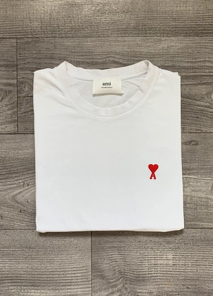 T-shirt AMI blanc coeur rouge taille S, marque: AMI, état: Très bon état, taille: S, 50,00 €, 53,20 € Protection acheteurs incluse