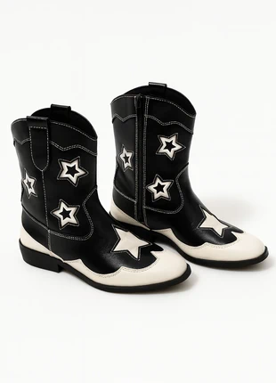 Black and White Star Western Boots – Trendy Cowboy Style, marca: Zara Kids, estado: Muy bueno, tamaño: 37, 15,00 €, 16,45 € Protección al comprador incluida