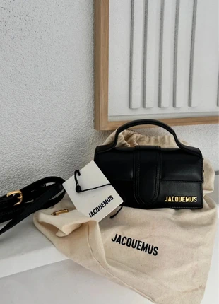 Jacquemus the bambino mini bag (hengsel stuk!), merk: Jacquemus, staat: Goed, € 285,50, € 300,48 inclusief Kopersbescherming