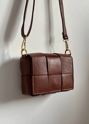 Petit sac tressé en cuir grainé marron chaud – Fabrication italienne artisanale, marque: The Genuine Leather, état: Très bon état, 37,00 €, 39,55 € Protection acheteurs (Pro) incluse