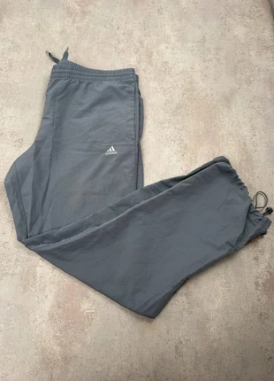 Jogging Adidas Vintage | Gris | Taille L | Retro 90 | Track pants, merk: adidas, staat: Heel goed, maat: L, € 23,95, € 25,85 inclusief Kopersbescherming
