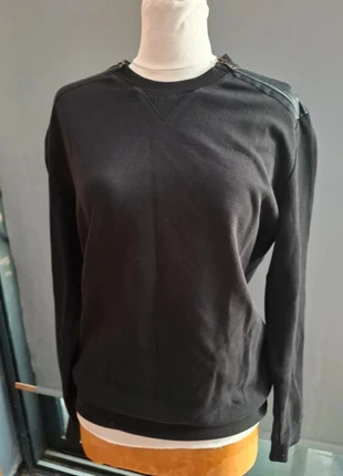 Minimalisme & audace : le pull à avoir Marciano Guess, marque: Guess by Marciano, état: Neuf sans étiquette, taille: M, 37,00 €, 39,55 € Protection acheteurs incluse