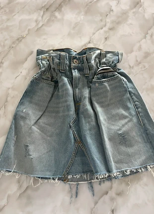 Gonna Levi’s in denim blu classico – Taglia M (vita elasticizzata), marca: Levi Strauss & Co., estado: Muito bom, tamanho: M / 38 / 10, €14.99, €16.44 inclui Proteção do Comprador