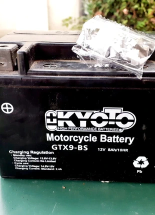 Batterie moto 8a kyoto, zustand: Sehr gut, 20,00 €, 21,70 € inklusive Vinted-Käuferschutz