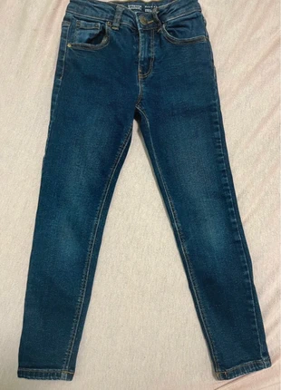 Jean enfant, marca: Kiabi, estado: Muito bom, tamanho: 7 anos / 122 cm, €5.00, €5.95 inclui Proteção do Comprador