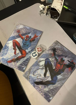 Ultimate Spiderman 1 variant checchetto lotto con spille, staat: Nieuw met prijskaartje, € 49,90, € 53,10 inclusief Kopersbescherming