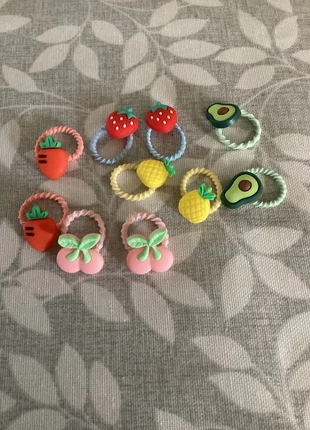 10 élastiques cheveux neuf, marque: Accessoires, état: Très bon état, 2,00 €, 2,80 € Protection acheteurs incluse