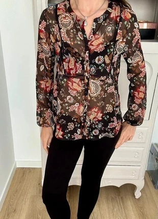 Magnifique Blouse, chemisier One Step noir à fleurs taille 38, marque: One step, état: Très bon état, taille: M / 38 / 10, 26,20 €, 28,21 € Protection acheteurs incluse