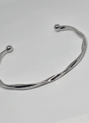 Silvery Twisted Bangle Bracelet, brand: Bracelet, condition: New without tags, £5.00, £5.95 includes Buyer Protection