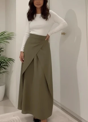 Jupe portefeuille longue kaki à coupe fluide et taille haute élégante Taille M, marca: Vintage Chic, estado: Muy bueno, tamaño: M / 38 / 10, 46,90 €, 49,95 € Protección al comprador incluida