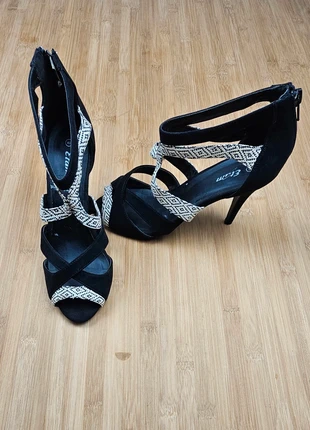 Sandales à talons 10 cm aiguilles noires Etam, T:41, motif ethnique, zippées., marque: Etam, état: Bon état, taille: 41, 6,50 €, 7,53 € Protection acheteurs incluse