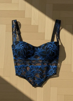 Haut Corset Dentelle Noir et Bleu Broderies Florales Y2K, marke: Vintage Dressing, zustand: Sehr gut, größe: M / 38 / 10, 28,99 €, 31,14 € inklusive Vinted-Käuferschutz