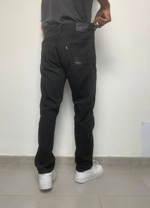 Jean Levi’s 511 homme W34 L29 coupe slim couleur noir 98% coton (519), marque: Levi's, état: Très bon état, taille: W34 | FR 44, 24,99 €, 26,94 € Protection acheteurs (Pro) incluse