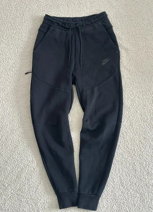 Bas/survêtement/pentalon de jogging Nike tech clerce noir -XS, marke: Nike, zustand: Sehr gut, größe: XS, 50,00 €, 53,20 € inklusive Vinted-Käuferschutz