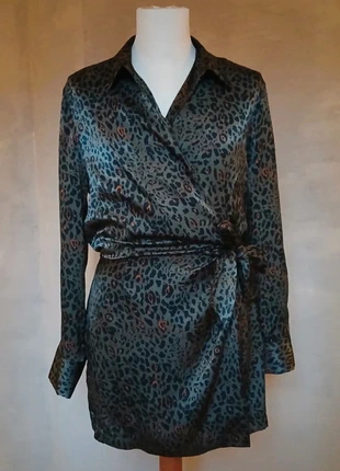 Fazenna by Candice – Satijnen wikkeljurk met luipaardprint (maat L, nieuw met label), merk: fazenna, staat: Nieuw met prijskaartje, maat: L / 40 / 12, € 40,00, € 42,70 inclusief Kopersbescherming