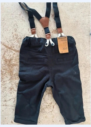 Pantalon à bretelles bébé 6 mois, brand: Kiabi, condizioni: Ottime, taglia: 6-9 mesi / 68 cm, €5.00, €5.95 include la Protezione acquisti