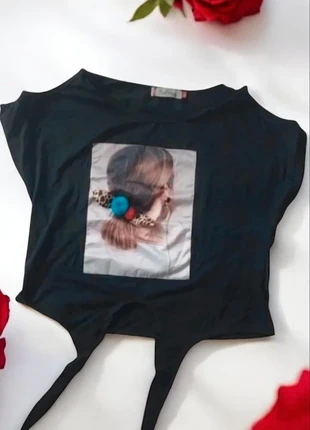 🌹 T-shirt Noir Imprimé Visage & Détail Nœud Bas -Taille 38/40-Neuf🌹, condition: New without tags, size: L / 40 / 12, €10.00, €11.20 includes Buyer Protection