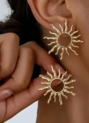 Boucles d'oreilles dorée, marque: Zara, état: Neuf sans étiquette, 10,00 €, 11,20 € Protection acheteurs incluse