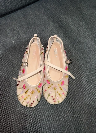 Meisjes instappers, merk: Zara, staat: Heel goed, maat: 29, € 5,00, € 5,95 inclusief Kopersbescherming