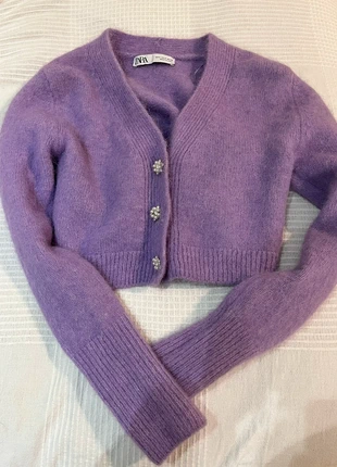 Zara purple cardigan with sparkly pearl buttons, marque: Zara, état: Très bon état, taille: S / 36 / 8, 12,00 €, 13,30 € Protection acheteurs incluse