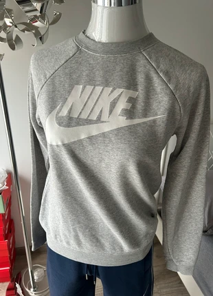 Pull Nike, marque: Nike, état: Très bon état, taille: XS / 34 / 6, 15,00 €, 16,45 € Protection acheteurs incluse