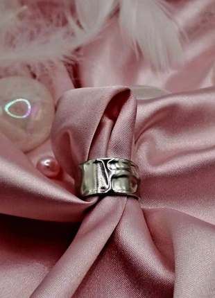 Bague femme argenté ajustable en acier inoxydable style martelé moderne, état: Très bon état, taille: Ajustable, 14,00 €, 15,40 € Protection acheteurs incluse