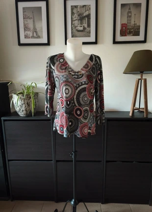 Haut à motifs géométriques multicolores 🎨, marque: CASSIS, état: Très bon état, taille: XL / 42 / 14, 10,00 €, 11,20 € Protection acheteurs incluse