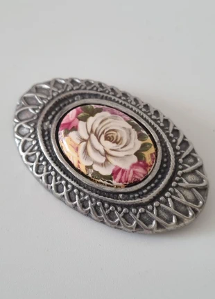 Tinnen broche met porseleinen roos en merkteken, merk: Vintage Love, staat: Heel goed, € 7,50, € 8,58 inclusief Kopersbescherming Pro