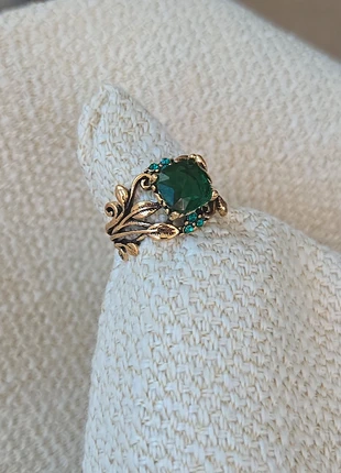 Bague feuillage doré pierre verte style Seigneur des Anneaux, marque: The Lord of the Rings, état: Très bon état, taille: 17,3 mm, 15,90 €, 17,40 € Protection acheteurs incluse