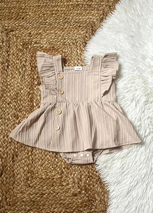 Combinaison beige, marque: sans marque, état: Très bon état, taille: 1-3 mois / 56 cm, 8,00 €, 9,10 € Protection acheteurs incluse