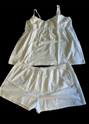 Pyjama d’été blanc 2 pièces – Tout Simplement, marke: Tout Simplement, zustand: Neu, größe: 5XL / 50 / 22, 5,00 €, 5,95 € inklusive Vinted-Käuferschutz