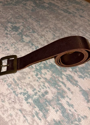 Bruine riem met bloemenpatroon 95 cm, merk: Esprit, staat: Goed, maat: 95 cm, € 3,00, € 3,85 inclusief Kopersbescherming