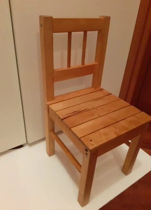 Seggiolina in legno per bambini 27x29 h56 Robusta seggiolina in legno massello, état: Très bon état, 12,00 €, 13,30 € Protection acheteurs incluse