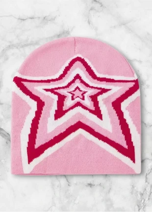 Bonnet rose à motif étoile rouge et blanche, style streetwear coloré et Y2K, brand: y2k, condition: Very good, size: One size, €15.00, €16.45 includes Buyer Protection Pro