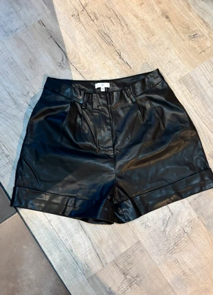 Short en similicuir noir – taille 42, marque: Zalando, état: Très bon état, taille: XL / 42 / 14, 8,00 €, 9,10 € Protection acheteurs incluse