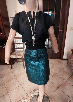 Gonna elegante per occasioni speciali brillante laminata azzurra nera. Tg.S, brand: trf collection, condizioni: Nuovo senza cartellino, taglia: S / IT 40 / EU 36, €10.00, €11.20 include la Protezione acquisti