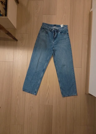 Beau jeans uniqlo jambes larges derrière collection, marque: Uniqlo, état: Neuf sans étiquette, taille: M, 35,00 €, 37,45 € Protection acheteurs incluse